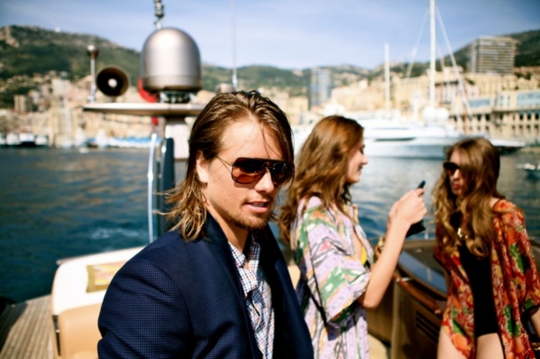 ID these worn in Jon Olsson YouTube Vlog. : r/sunglasses