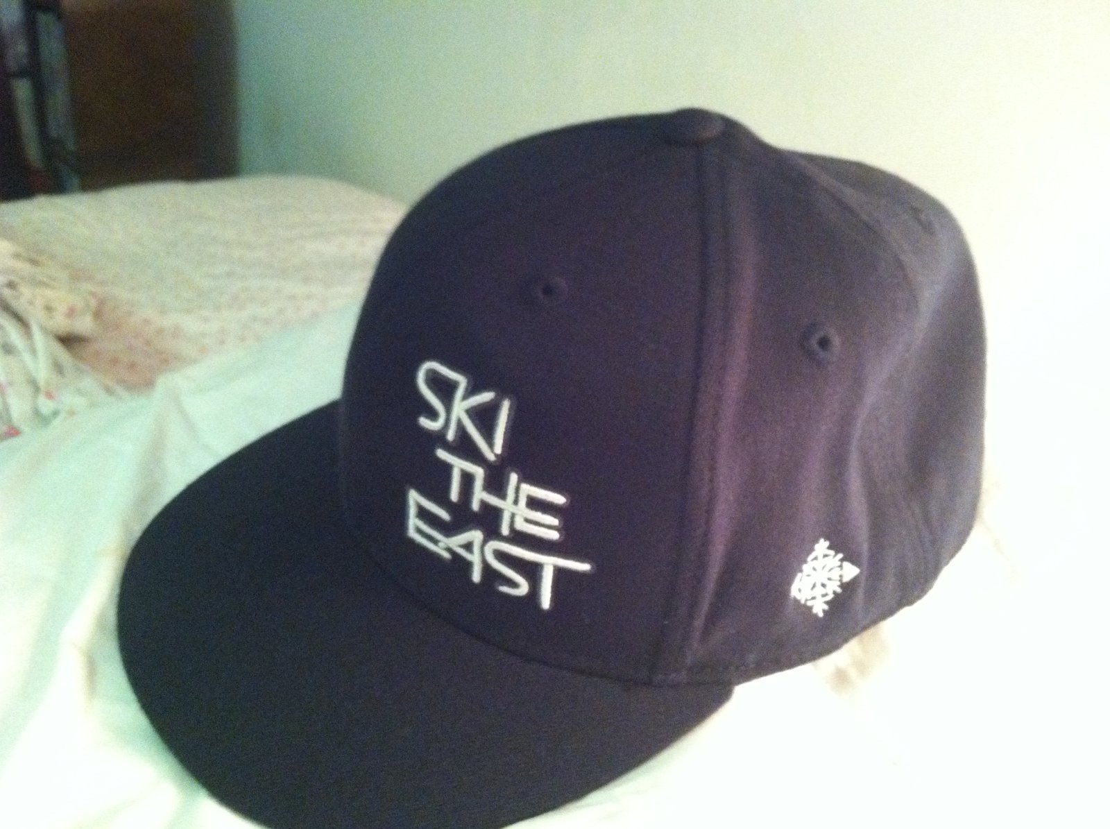 Ski the east hat