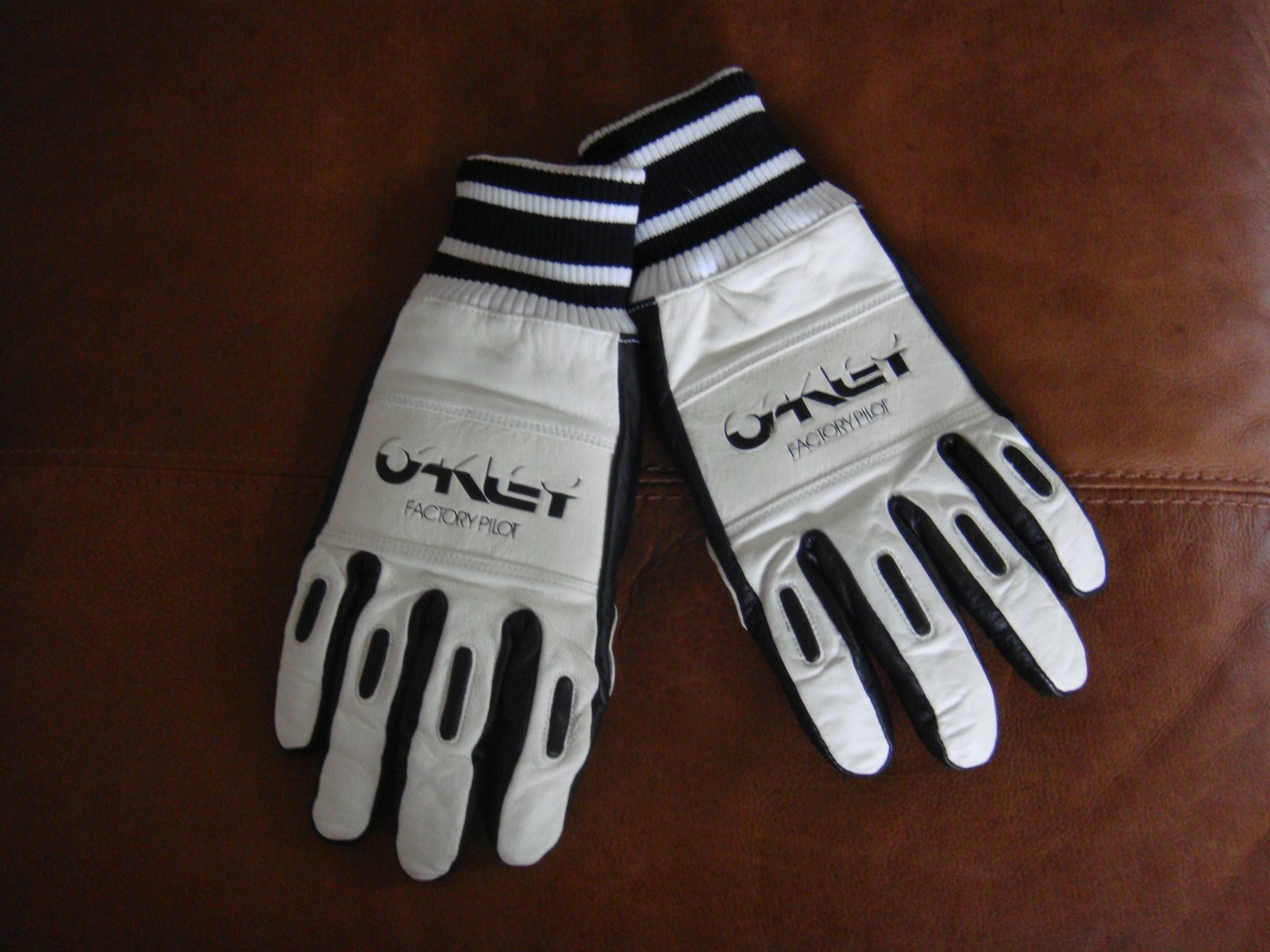 oakley factory snow glove