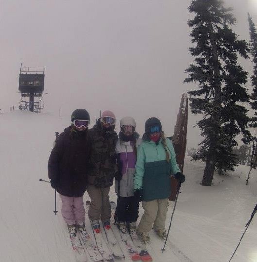 girls skiian