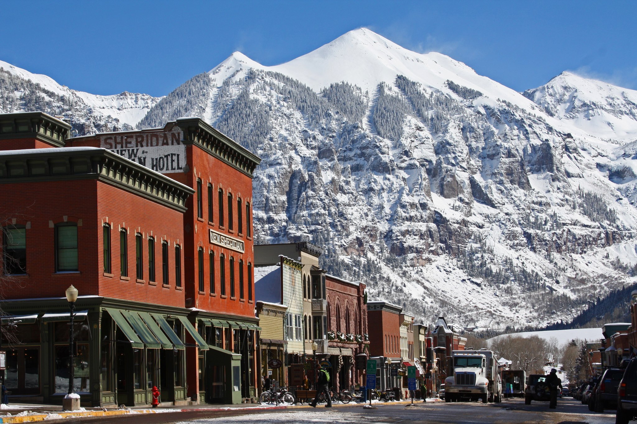 Why You Should Move To A Ski Town For At Least One Year Why You Should Move To A Ski Town For At Least One Year Newschoolers