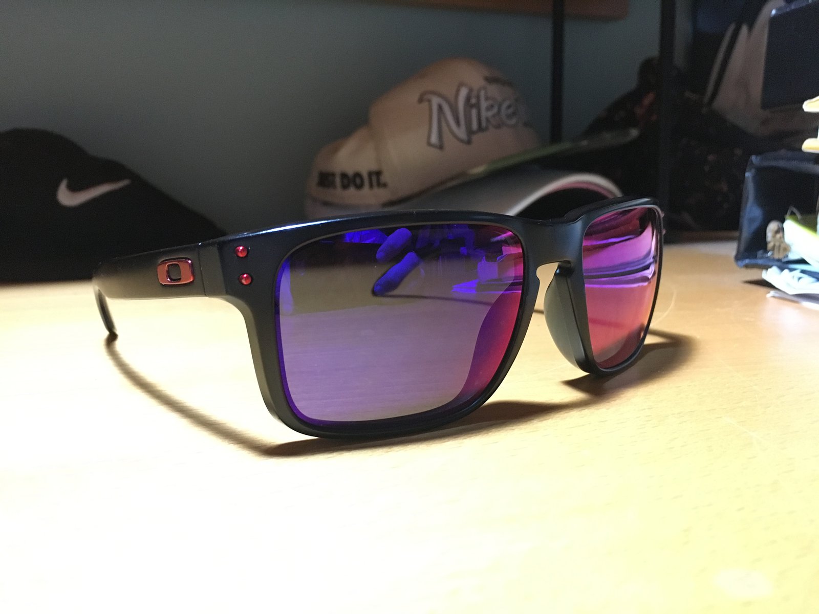 Oakley goggles/sunglasses, EP Anon M3, EG2's Saga, Bloom and more ...
