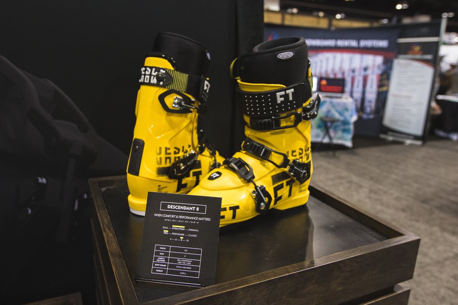 ski boots FULL TILT BOOTER, adjustable flex, quicfk fit, shock absorber,  green/black/yellow ( TOP condition ) 