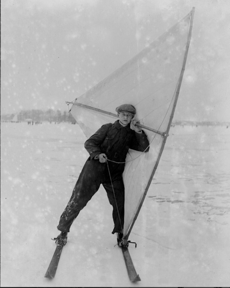 Wind Skiing 