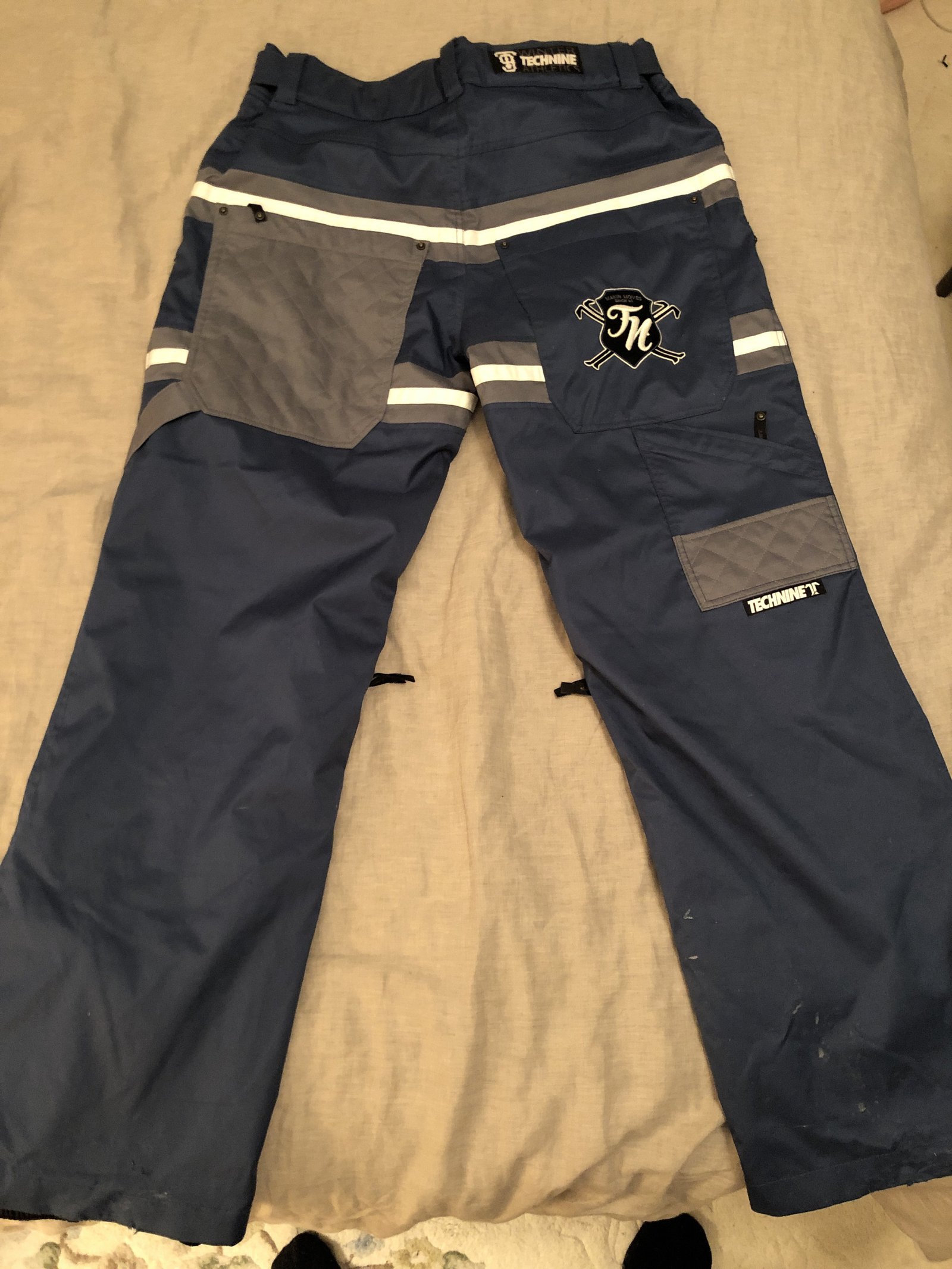 Tech nine pant back