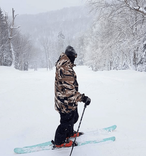 baggy ski jacket