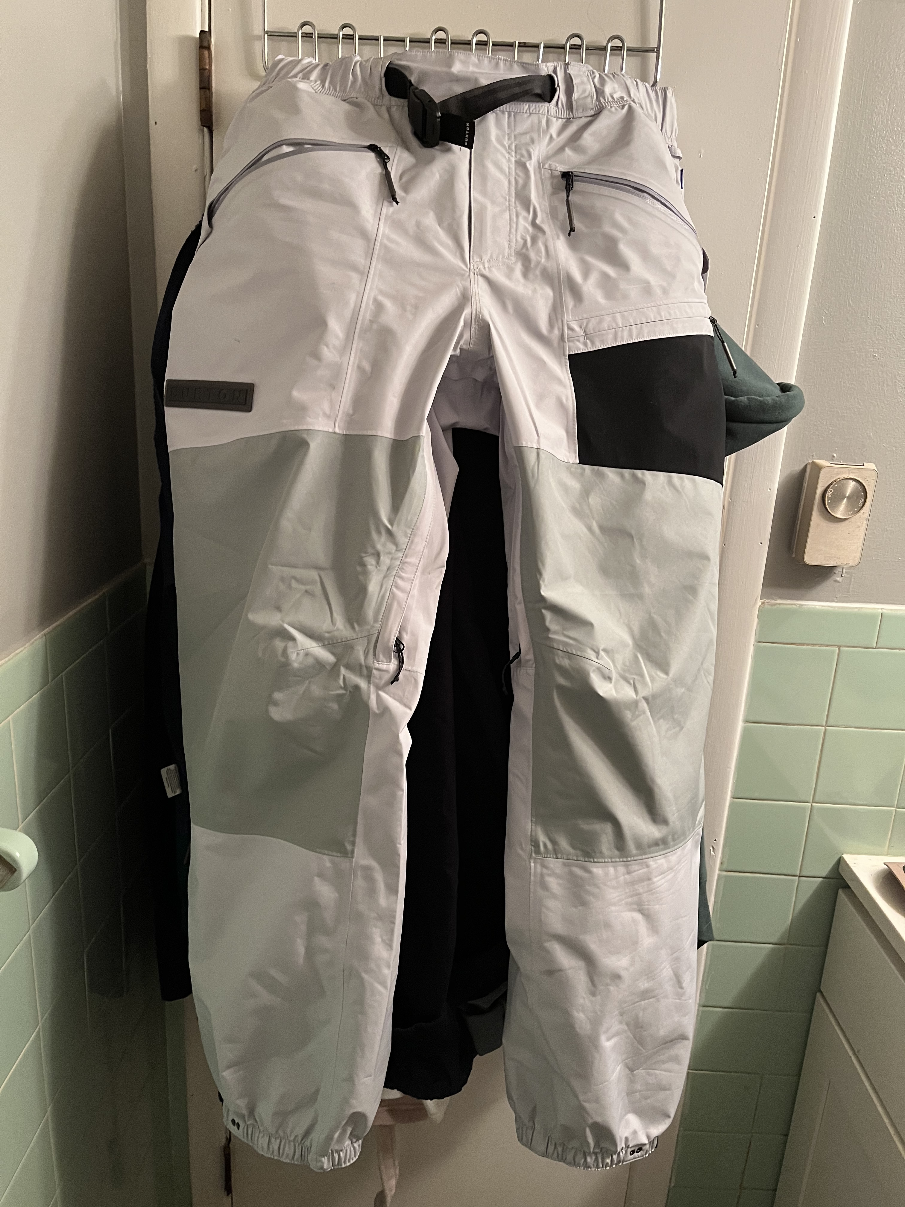 Burton Carbonate Gore Tex pants Newschoolers