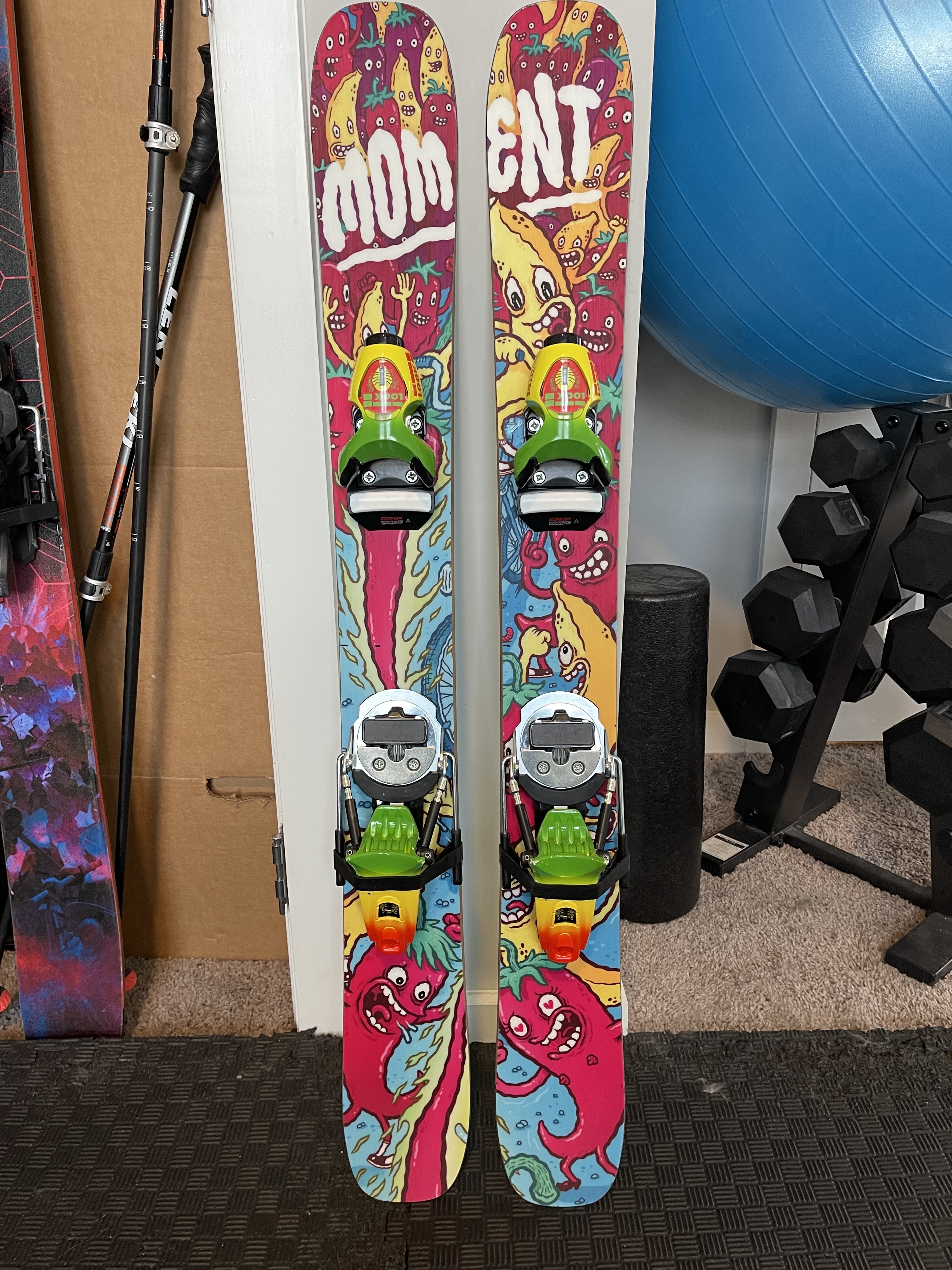 Moment chipotle blades with pivot 15's - Newschoolers.com